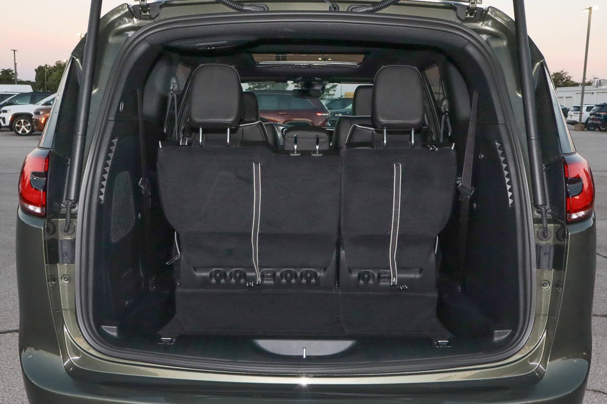 2027 Chrysler Pacifica Limited FWD