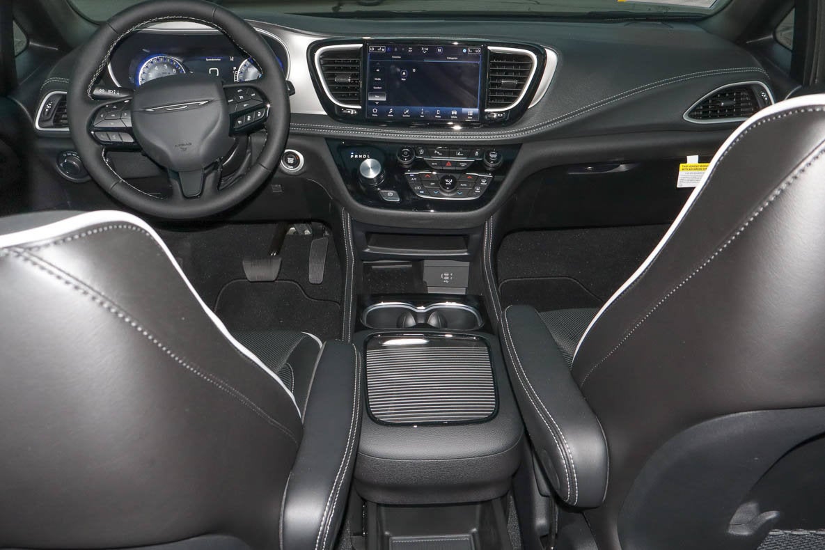 2027 Chrysler Pacifica Limited FWD