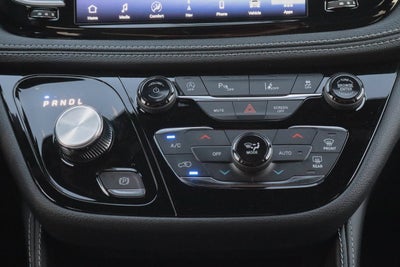 2027 Chrysler Pacifica Limited FWD