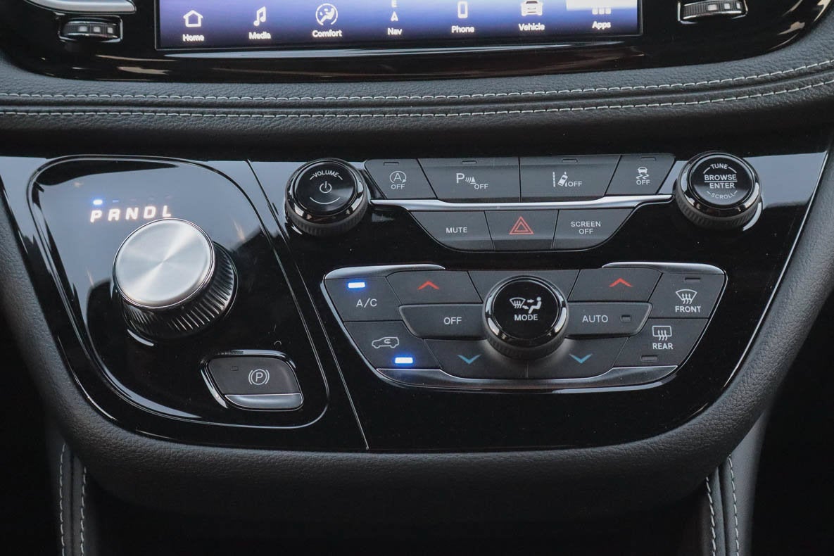 2027 Chrysler Pacifica Limited FWD