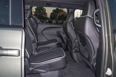 2027 Chrysler Pacifica Limited FWD
