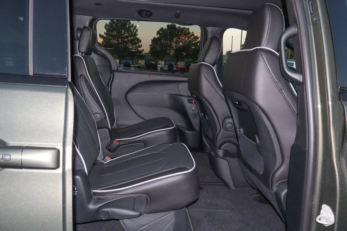 2027 Chrysler Pacifica Limited FWD