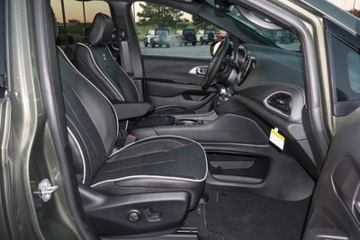 2027 Chrysler Pacifica Limited FWD