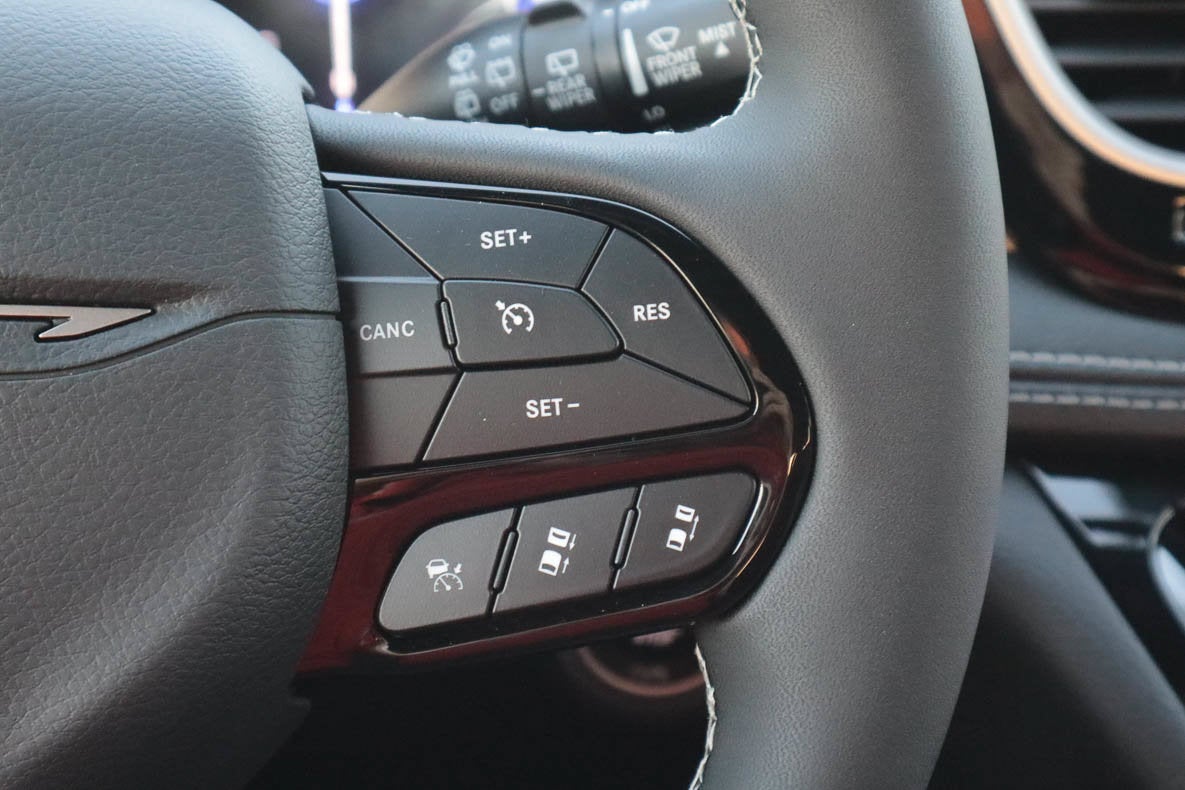 2027 Chrysler Pacifica Limited FWD