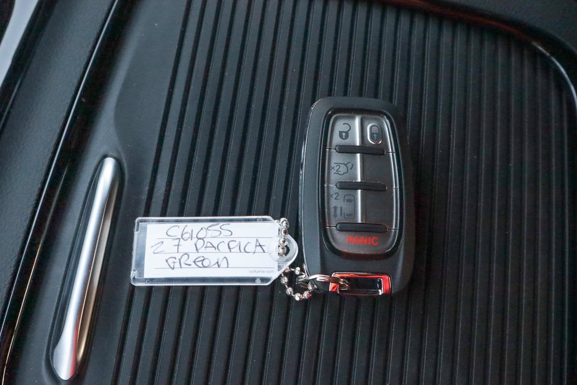 2027 Chrysler Pacifica Limited FWD