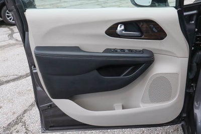 2023 Chrysler Pacifica Limited FWD