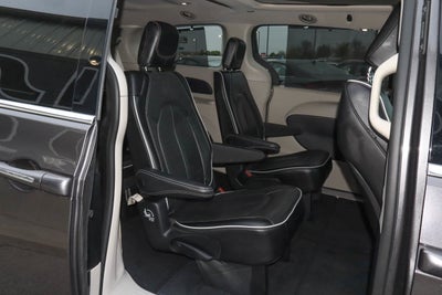 2023 Chrysler Pacifica Limited FWD