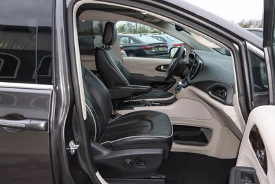 2023 Chrysler Pacifica Limited FWD
