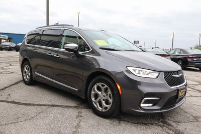 2023 Chrysler Pacifica Limited FWD