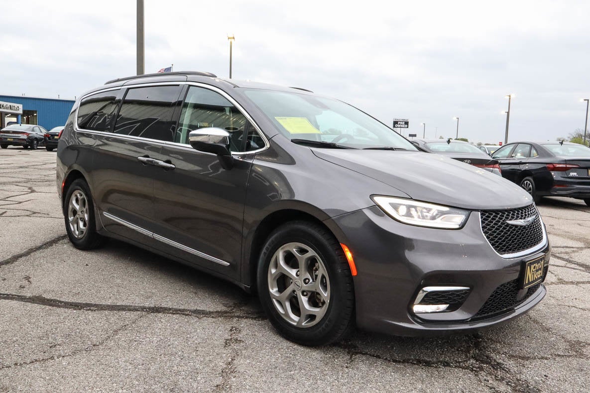 2023 Chrysler Pacifica Limited FWD