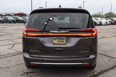 2023 Chrysler Pacifica Limited FWD