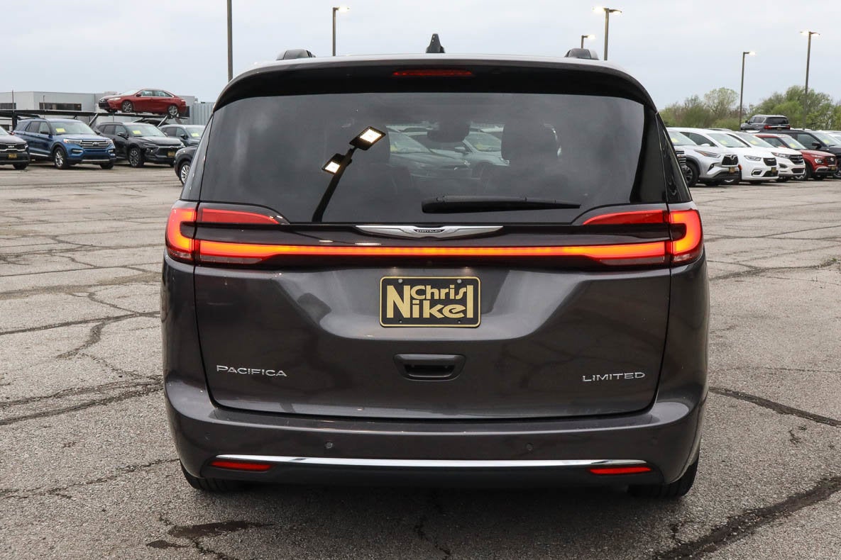 2023 Chrysler Pacifica Limited FWD
