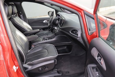 2025 Chrysler Pacifica Limited FWD
