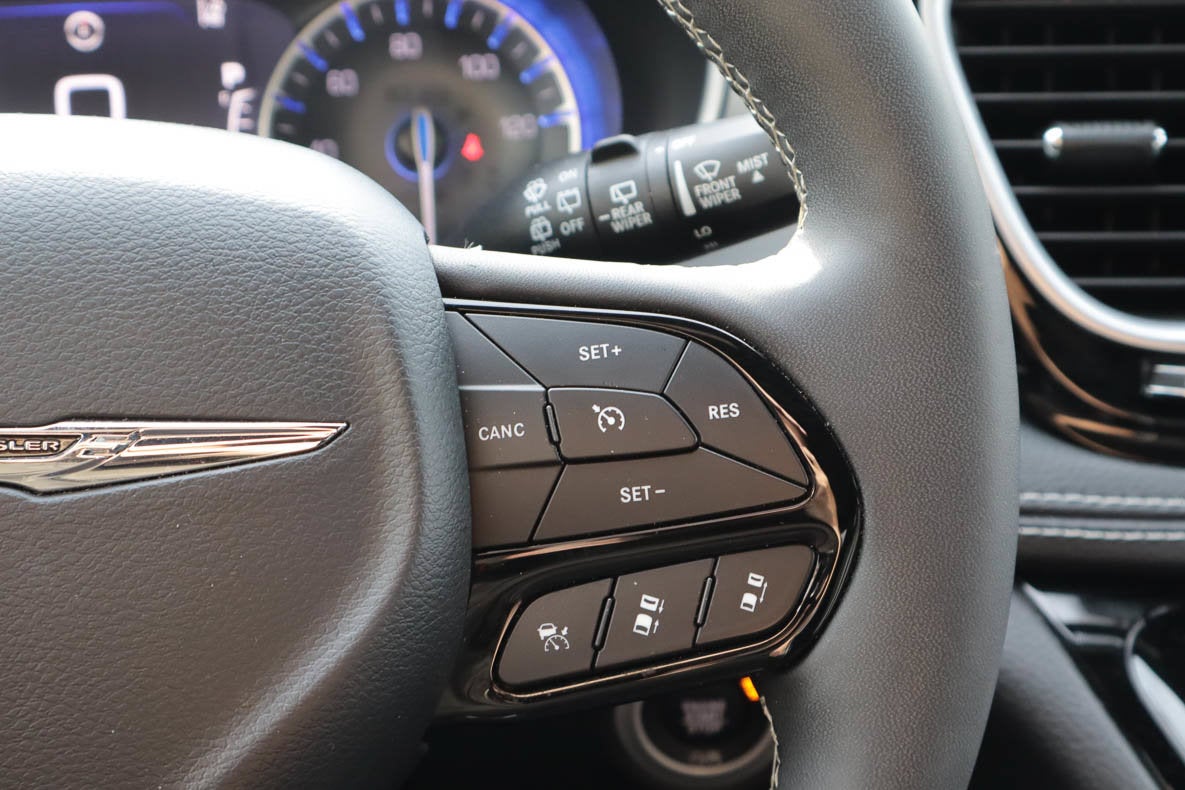 2025 Chrysler Pacifica Limited FWD