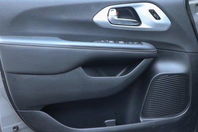 2025 Chrysler Pacifica Limited FWD