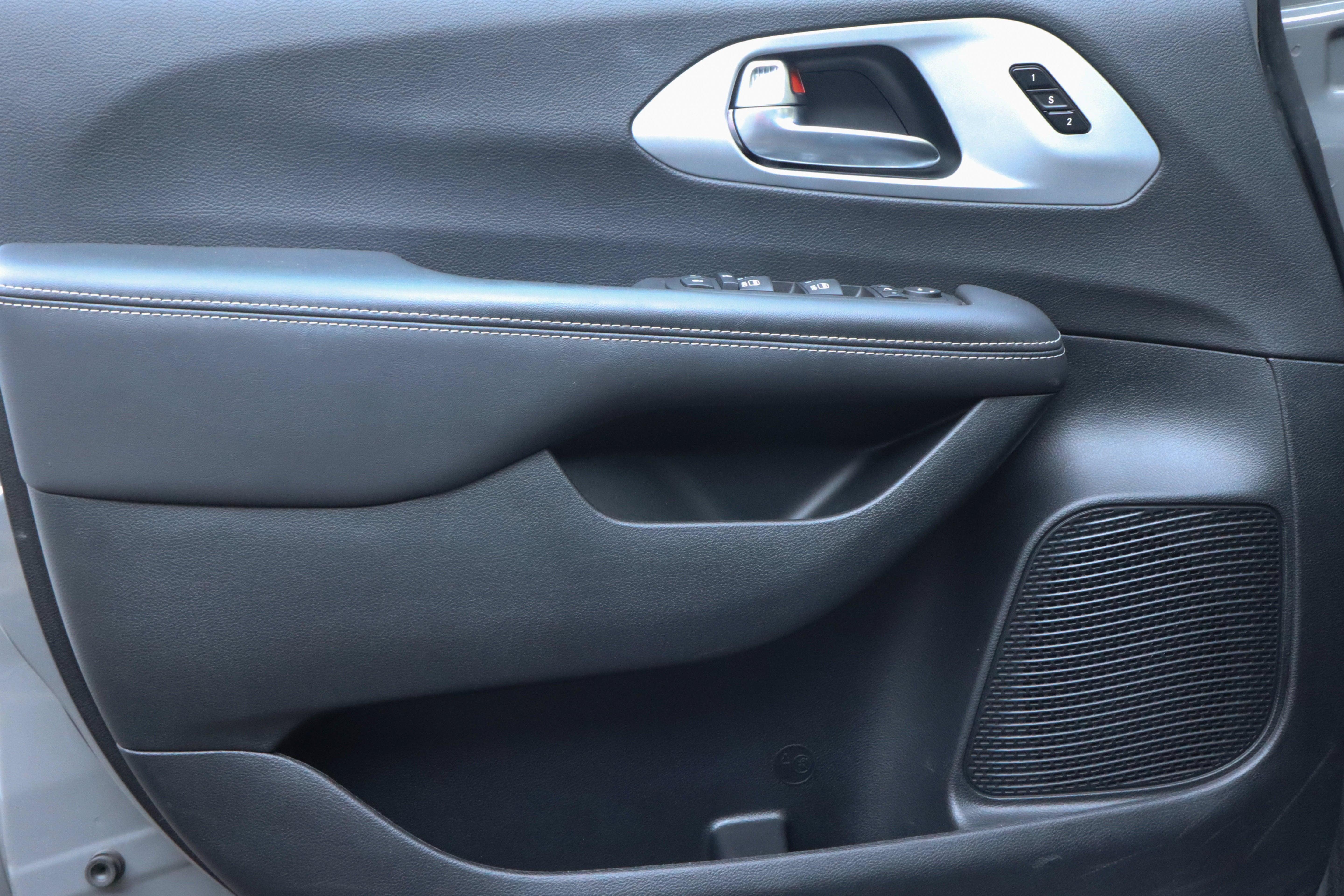 2025 Chrysler Pacifica Limited FWD