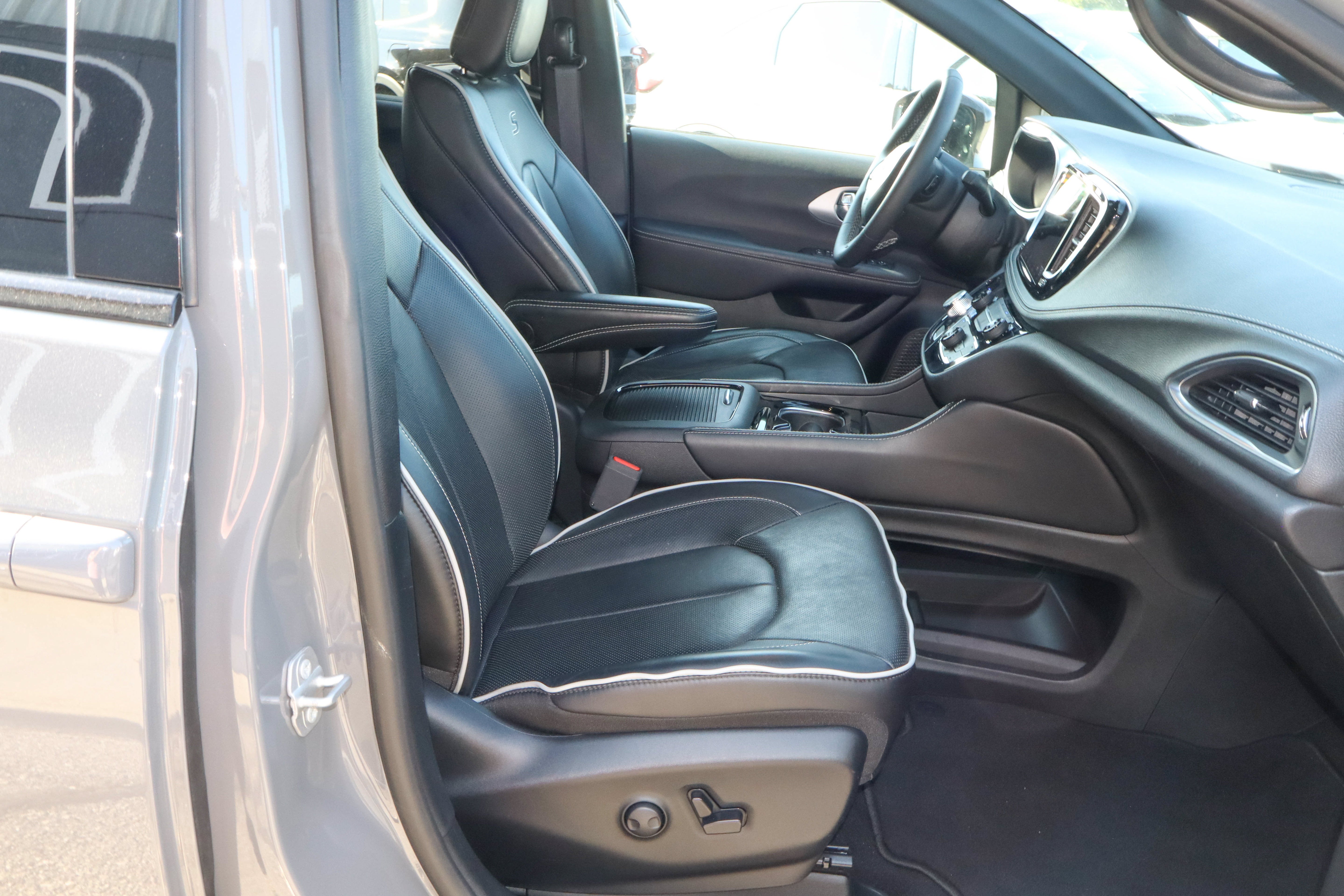 2025 Chrysler Pacifica Limited FWD