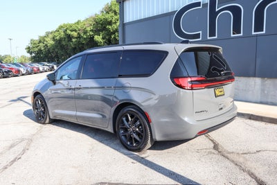 2025 Chrysler Pacifica Limited FWD