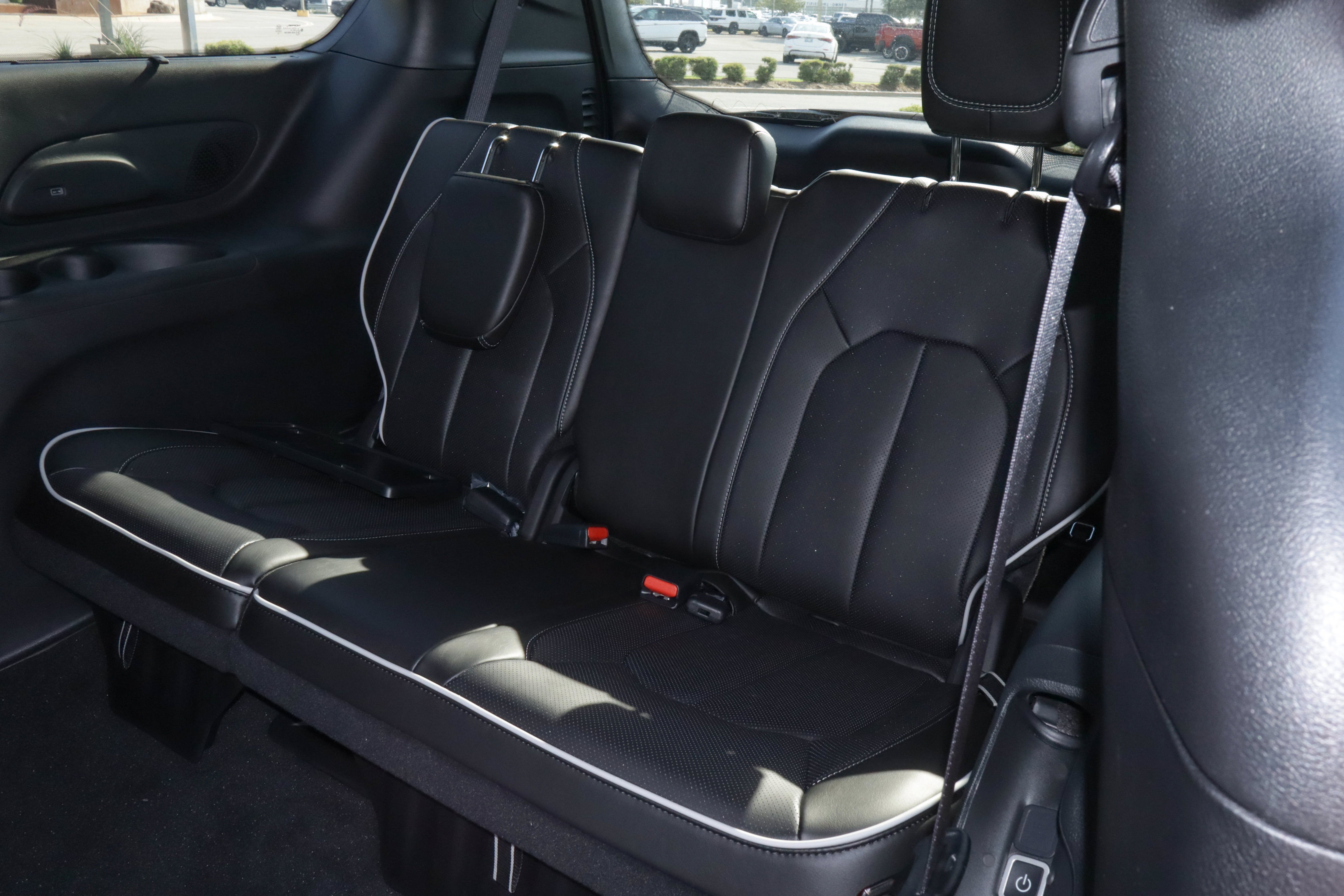 2027 Chrysler Pacifica Limited FWD