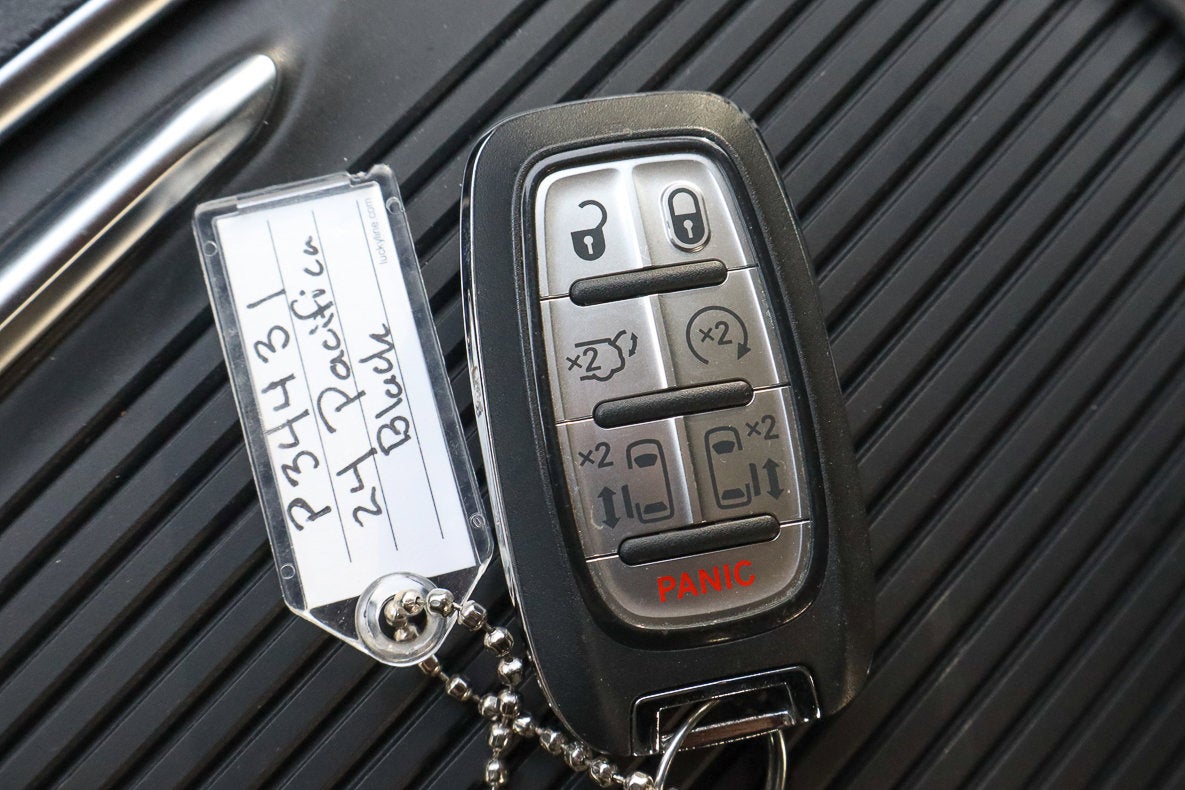 2024 Chrysler Pacifica Limited FWD