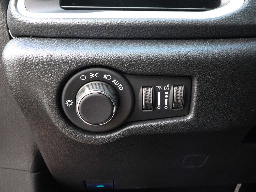 2027 Chrysler Pacifica Limited FWD