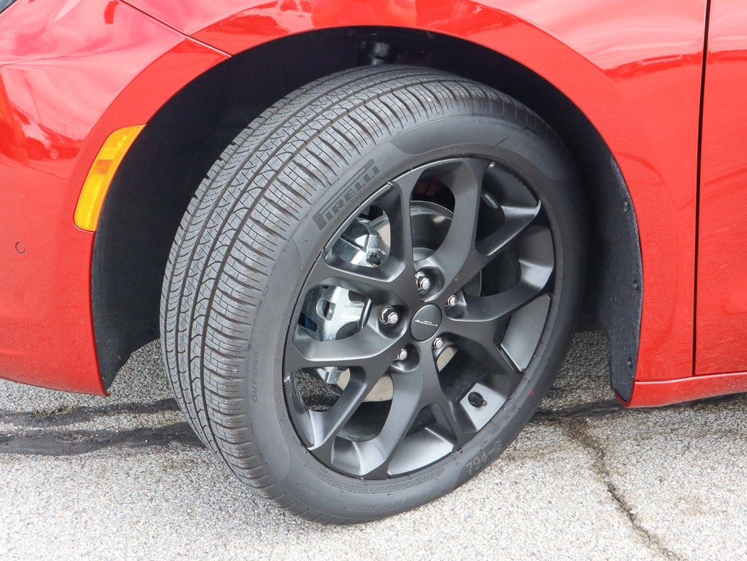 2027 Chrysler Pacifica Limited FWD