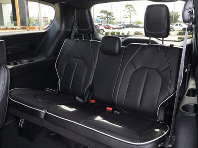 2027 Chrysler Pacifica Limited FWD