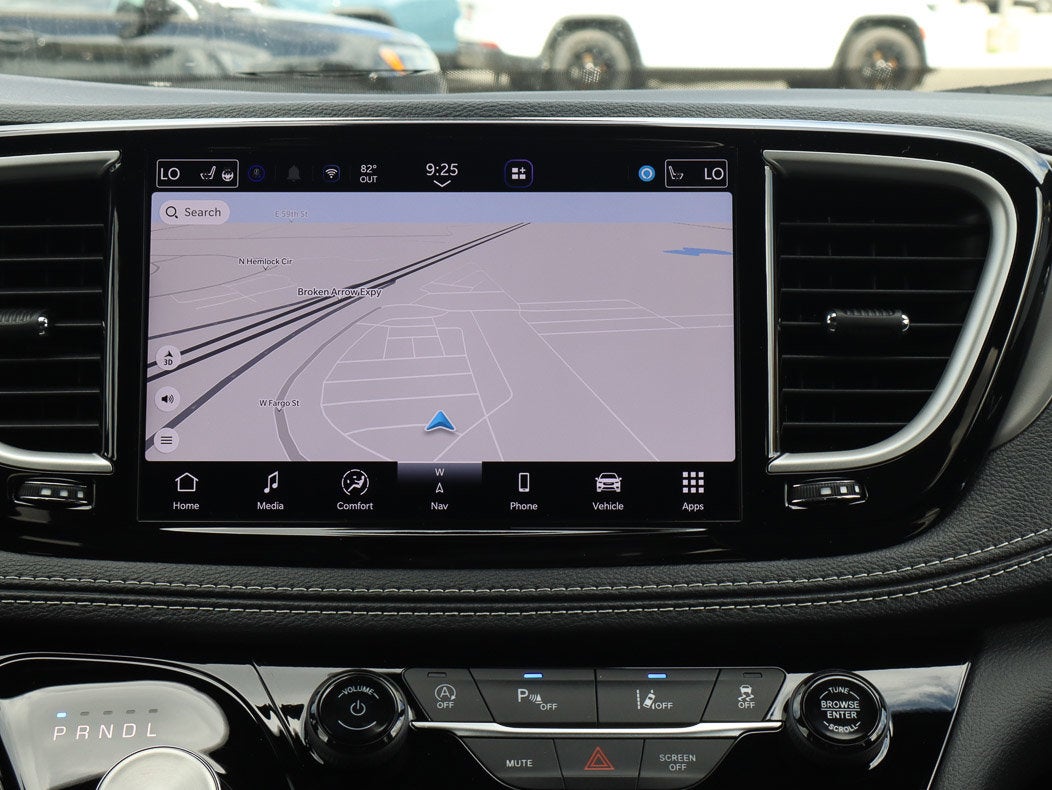 2027 Chrysler Pacifica Limited FWD