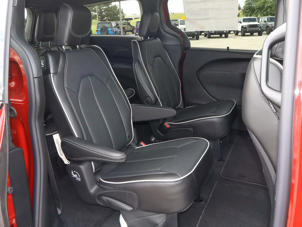 2027 Chrysler Pacifica Limited FWD