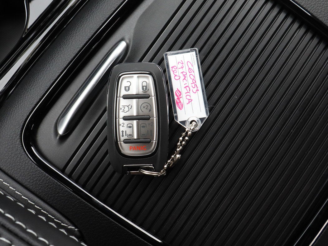 2027 Chrysler Pacifica Limited FWD