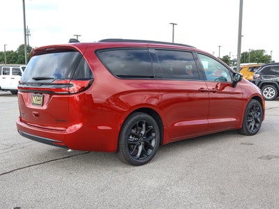 2027 Chrysler Pacifica Limited FWD