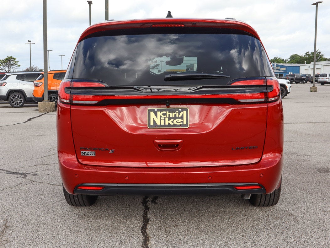 2027 Chrysler Pacifica Limited FWD