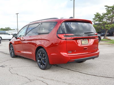 2027 Chrysler Pacifica Limited FWD