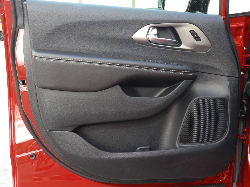 2027 Chrysler Pacifica Limited FWD