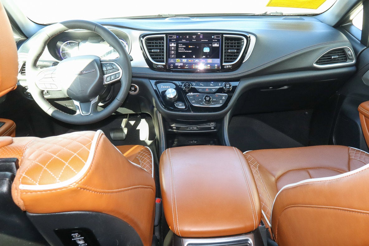 2024 Chrysler Pacifica Hybrid Pinnacle FWD