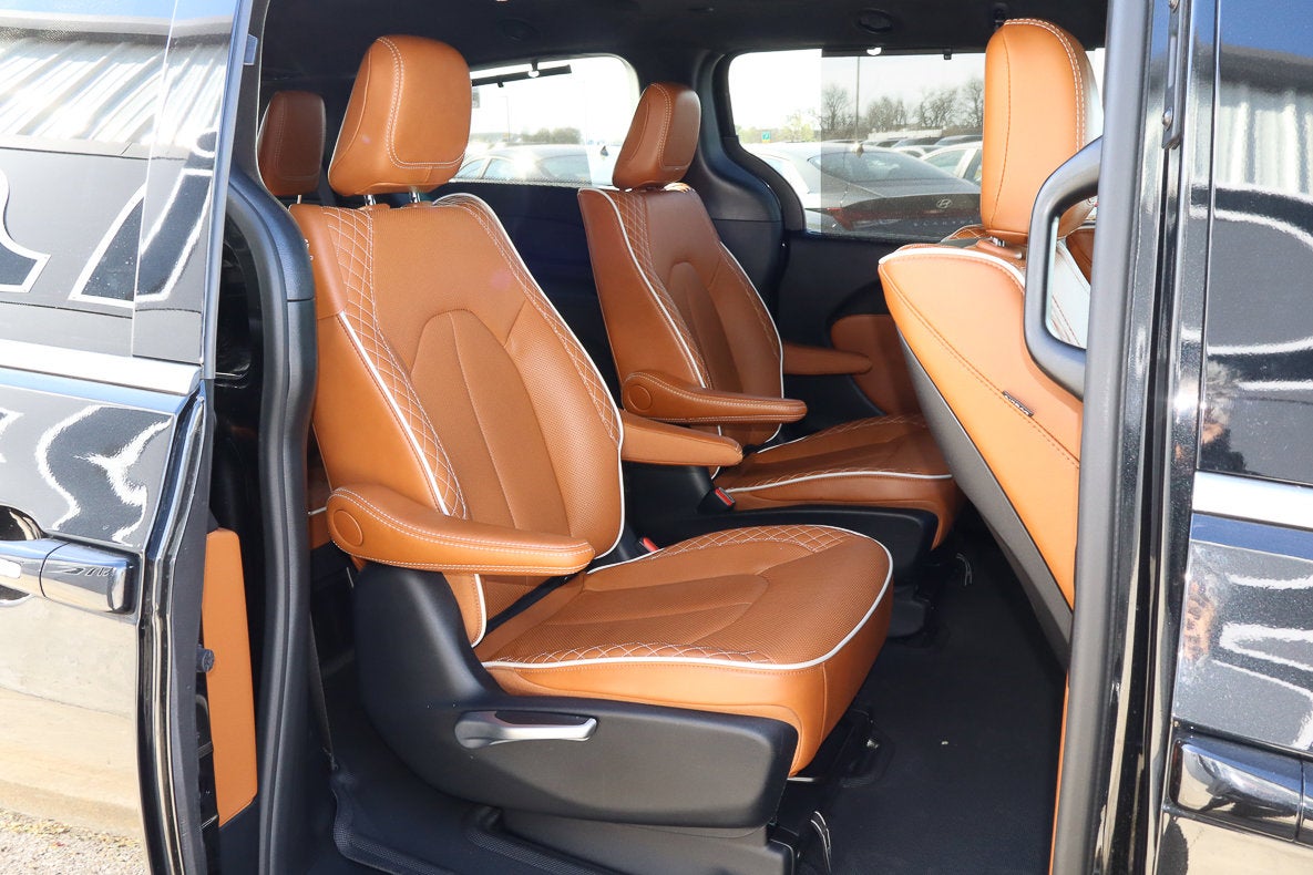 2024 Chrysler Pacifica Hybrid Pinnacle FWD