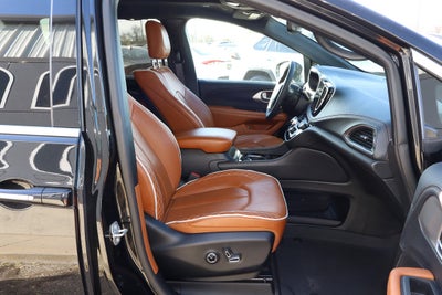 2024 Chrysler Pacifica Hybrid Pinnacle FWD