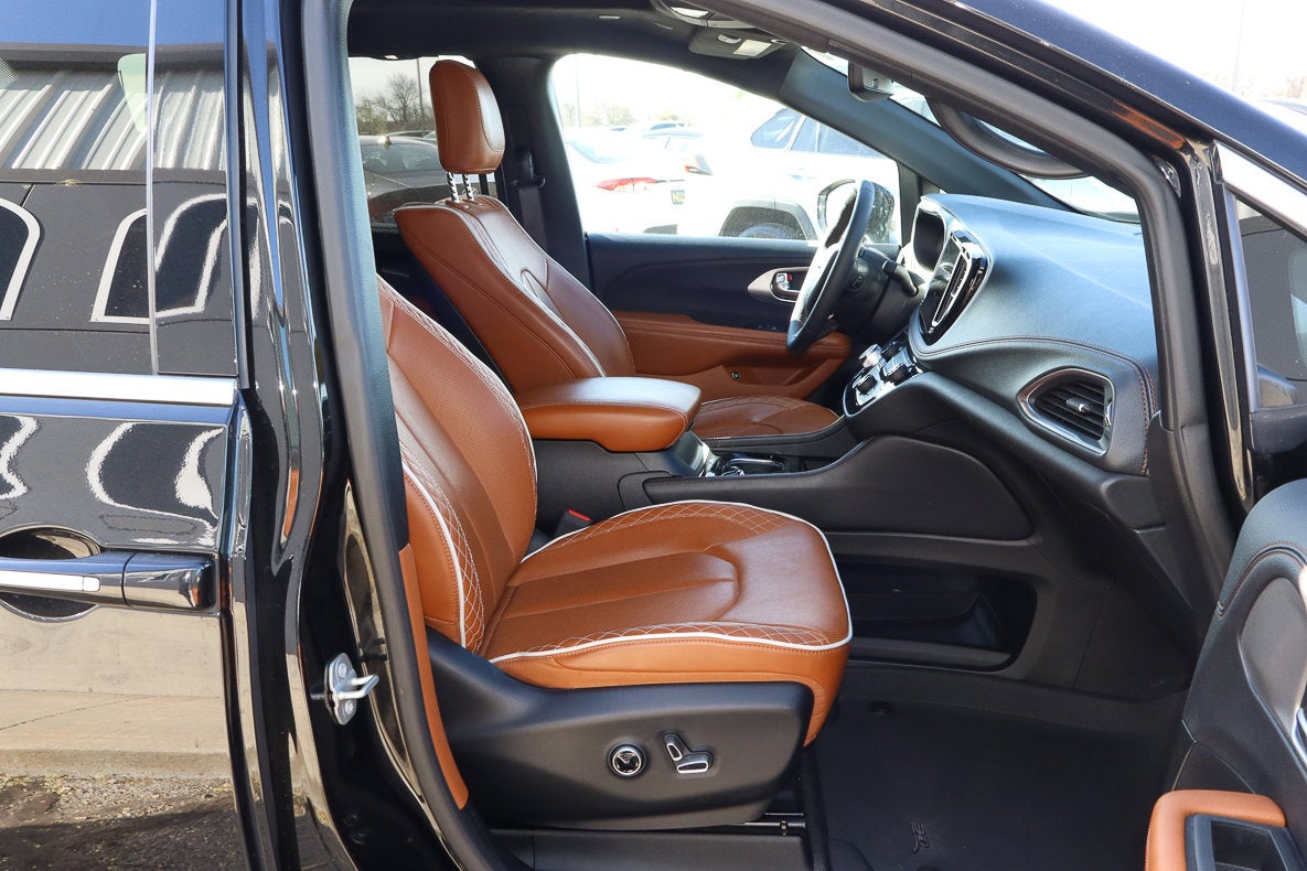 2024 Chrysler Pacifica Hybrid Pinnacle FWD