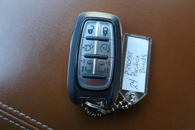 2024 Chrysler Pacifica Hybrid Pinnacle FWD