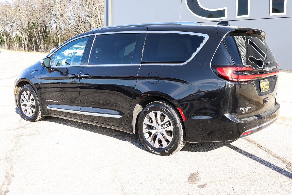 2024 Chrysler Pacifica Hybrid Pinnacle FWD