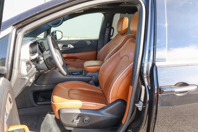2024 Chrysler Pacifica Hybrid Pinnacle FWD