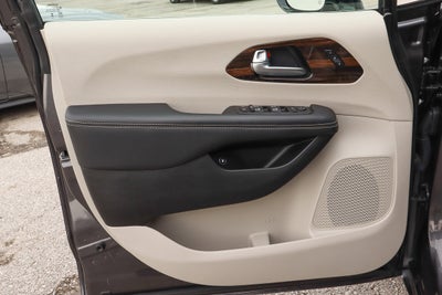 2023 Chrysler Pacifica Hybrid Limited