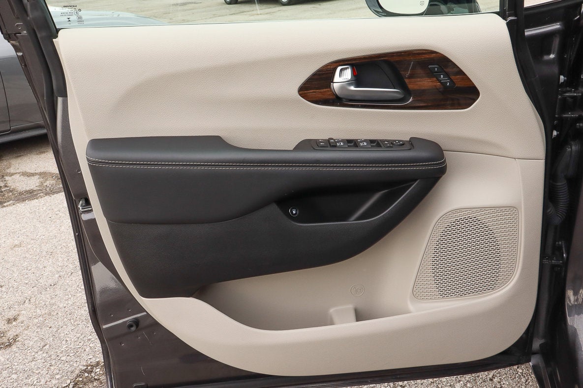 2023 Chrysler Pacifica Hybrid Limited