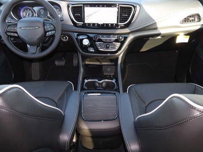 2027 Chrysler Pacifica Limited AWD