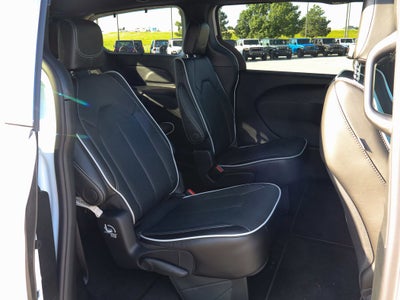 2027 Chrysler Pacifica Limited AWD