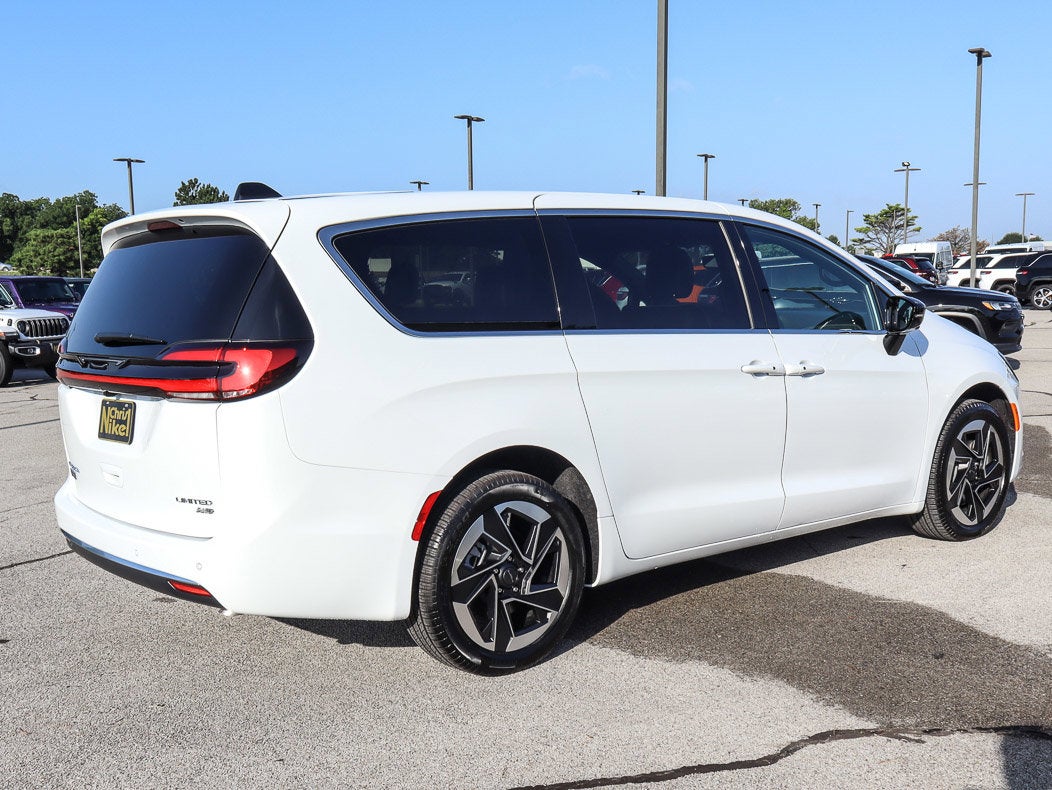 2027 Chrysler Pacifica Limited AWD
