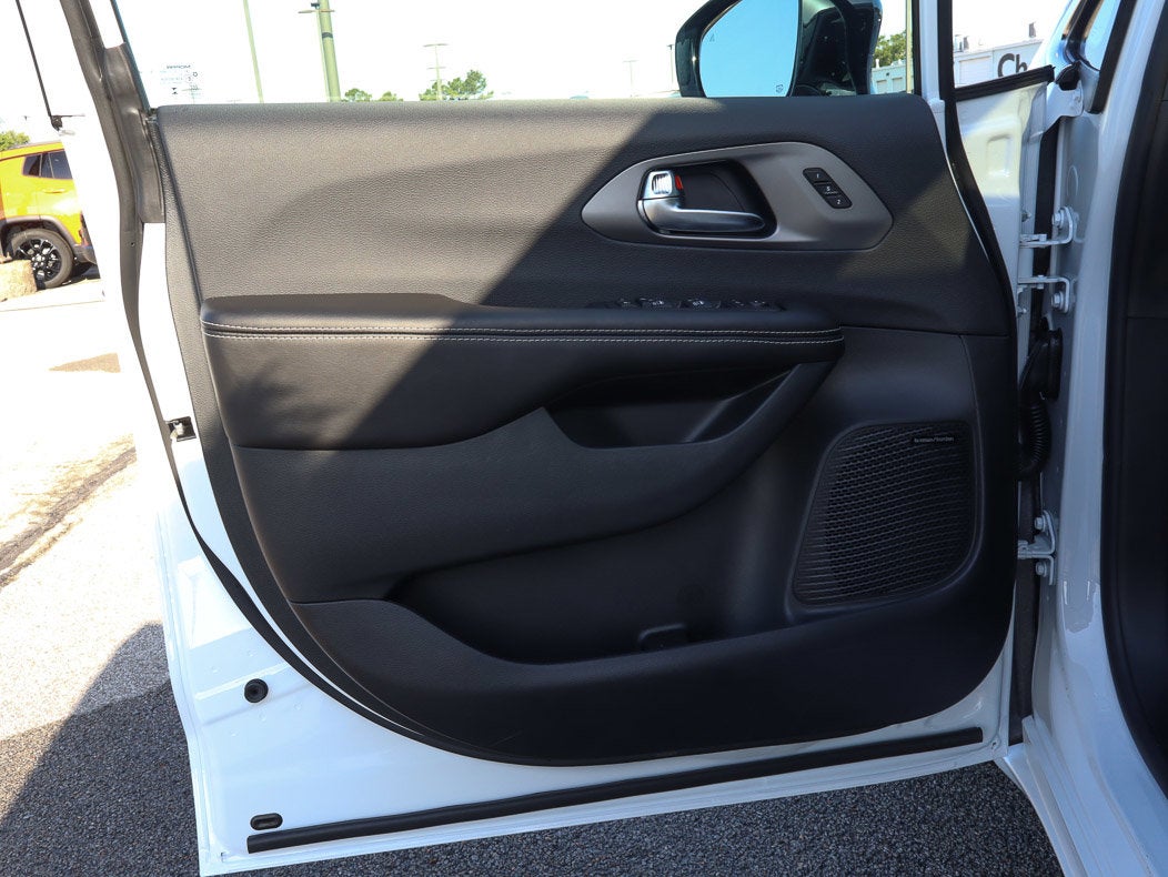 2027 Chrysler Pacifica Limited AWD