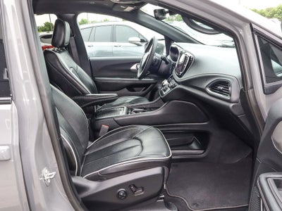 2022 Chrysler Pacifica Limited AWD
