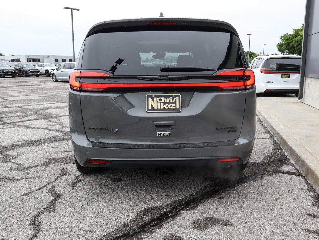 2022 Chrysler Pacifica Limited AWD