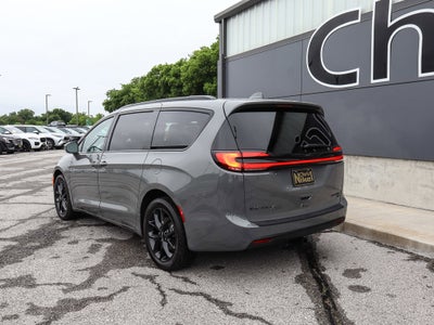 2022 Chrysler Pacifica Limited AWD
